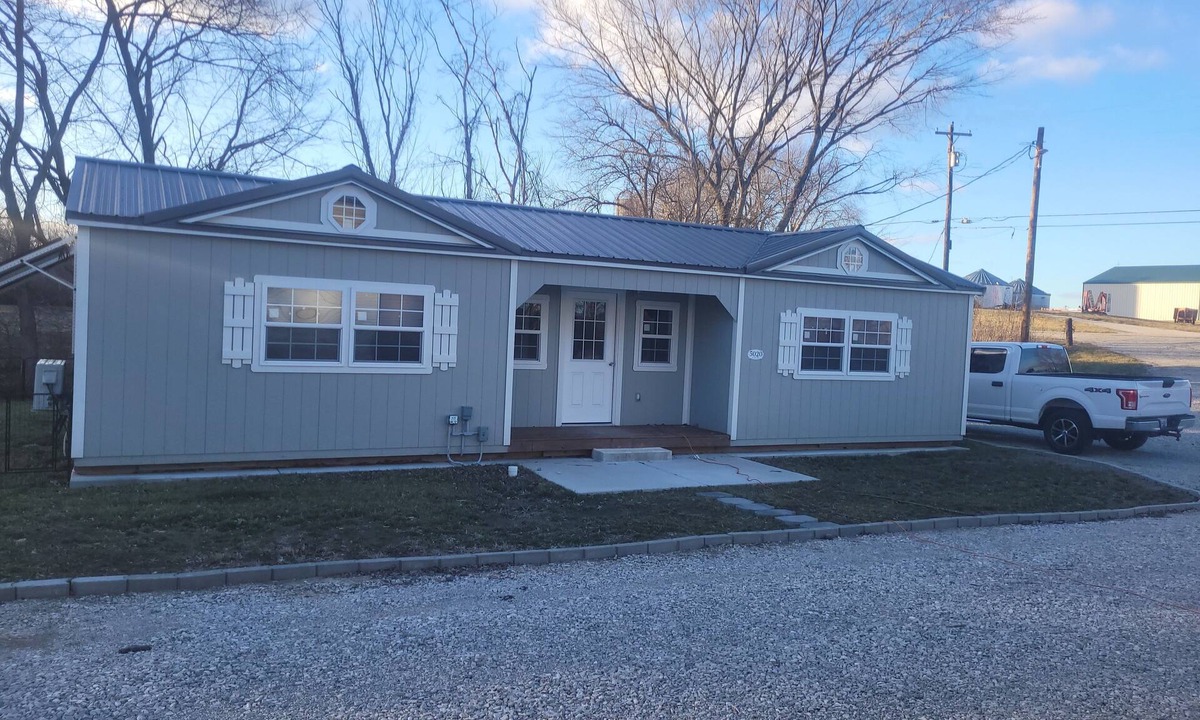 Dorsey House | New charming Tiny Home near Bethalto with fenced yard