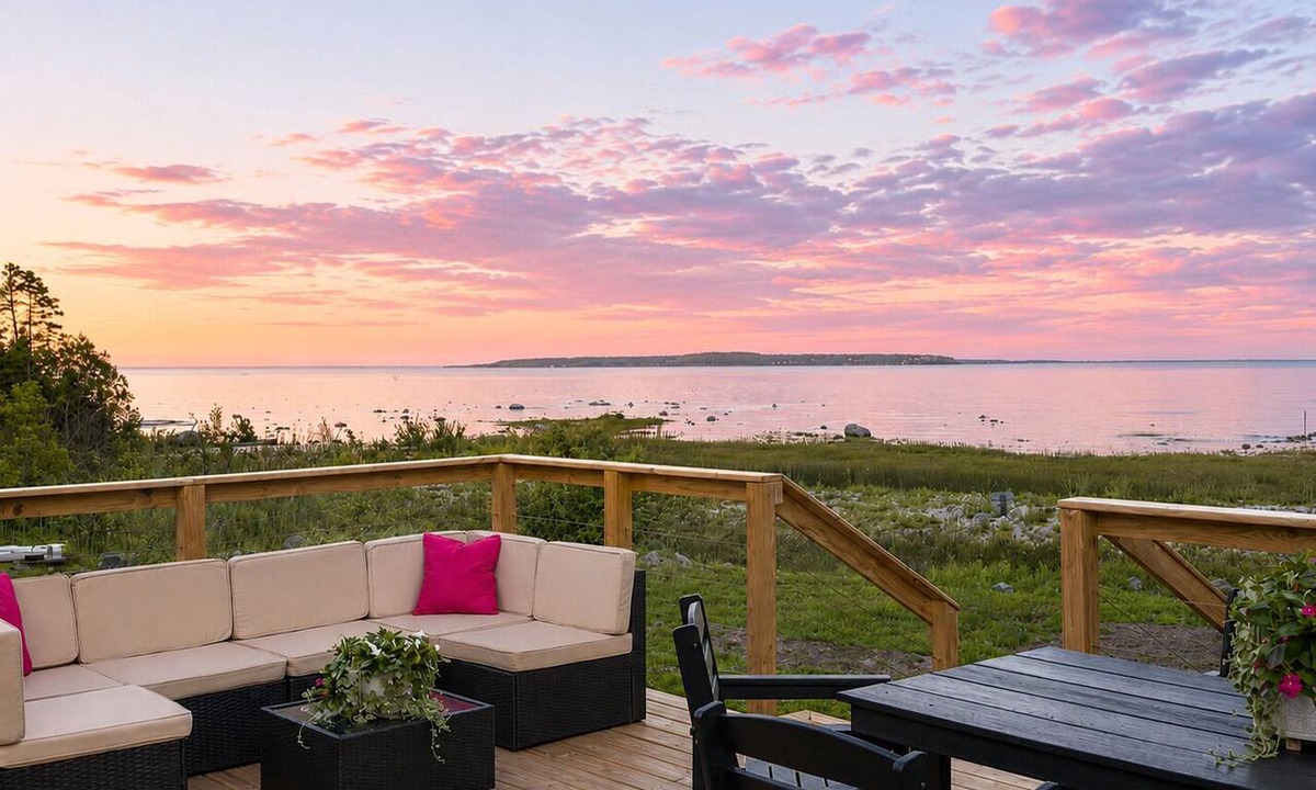 St Ignace House | *NEW*Lakeside Retreat~Mackinac Island Direct View!