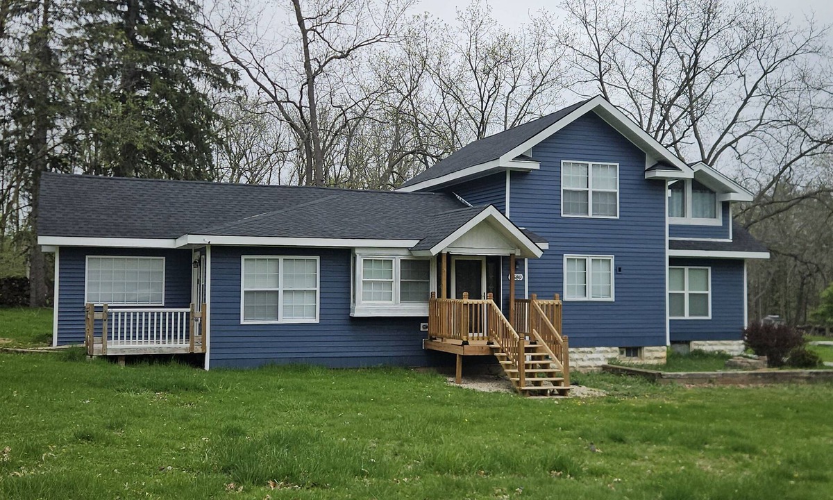 Delavan Lake House | New Renovation: 5BR Lake Delavan Retreat, Fire Pit, Huge Yard, Lake Access