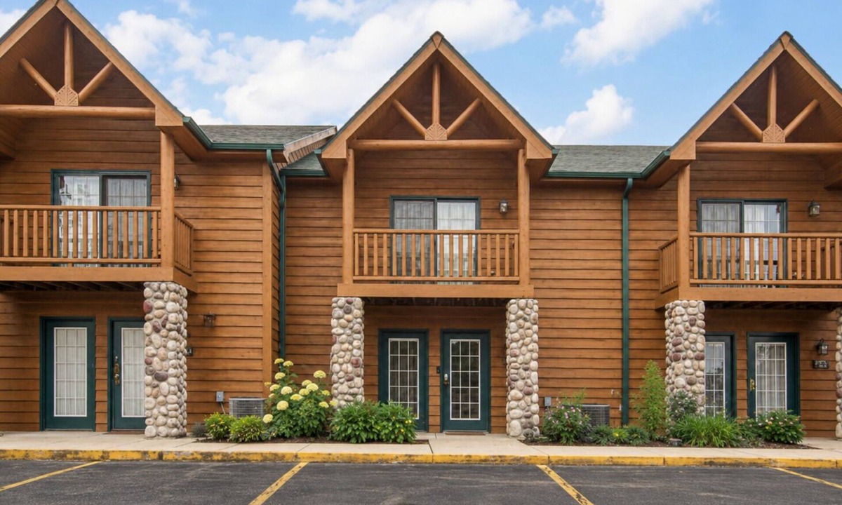 Utica Cabin | NEW! The Happy Traveler 2.0 - Cabin at Starved Rock