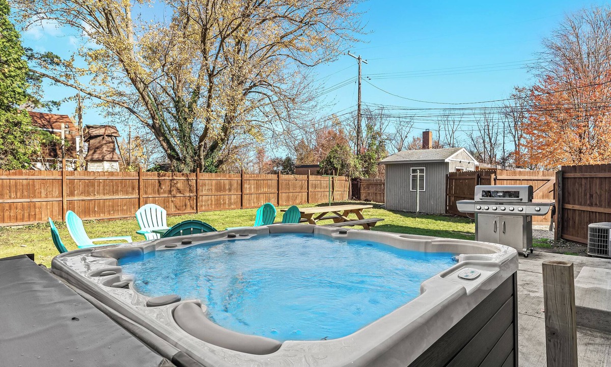 Anchorville House | New! Warm & Cozy 3BR w/Hot Tub, Firepit & BBQ!