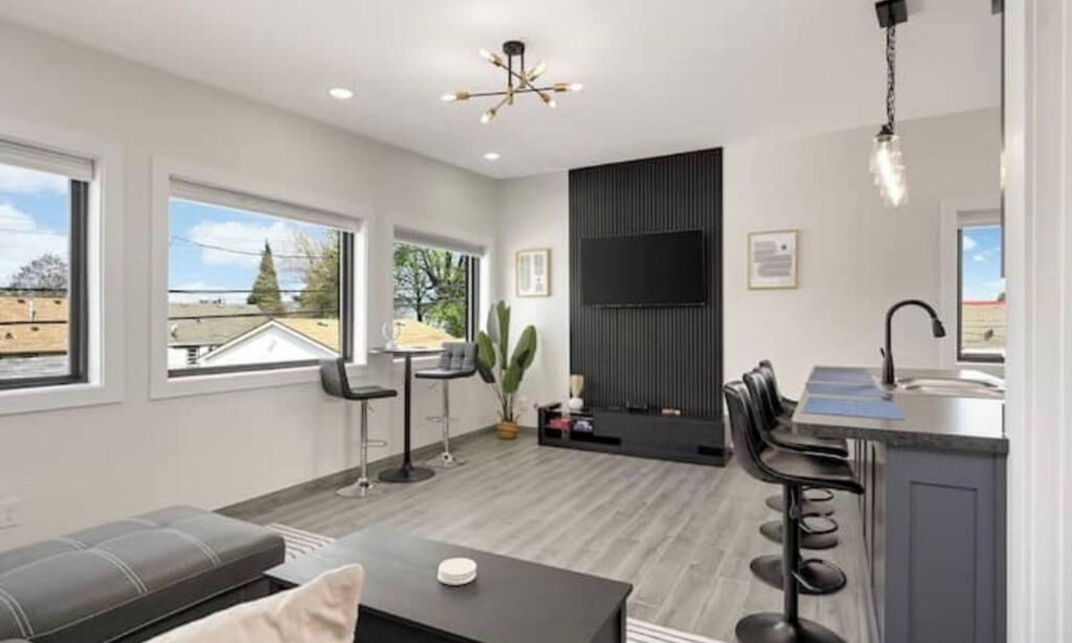 Northeast Minneapolis Apartment | North-east arts district loft