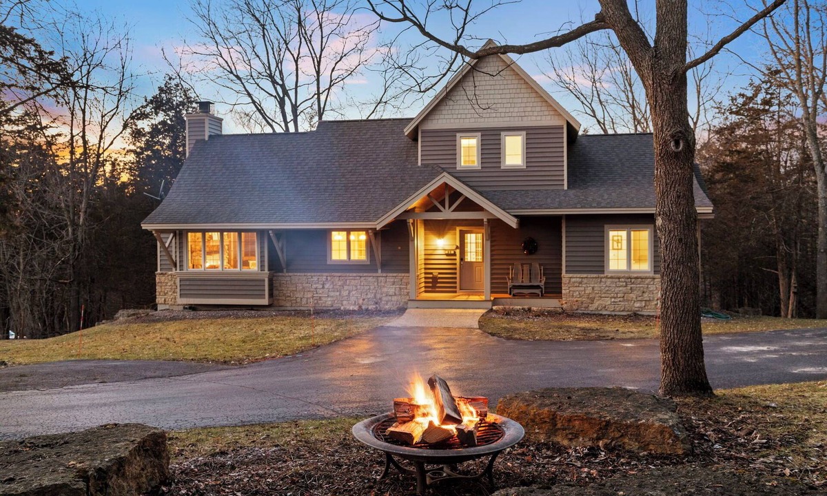 The Galena Territory House | North Woods Lodge Vibes Hot Tub+Fire Pit 3 Seasons Room Galena Territory Retreat
