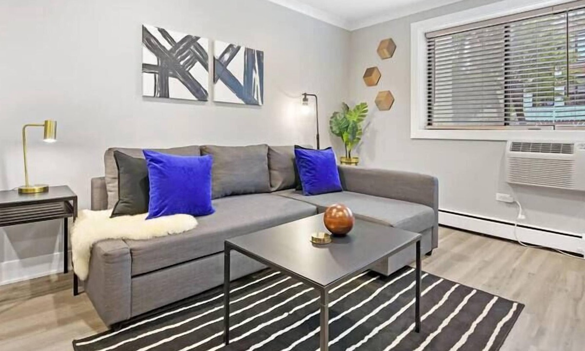 Lake View East Apartment | OD2 Sophisticated Studio Apartment w/ Modern Kitchen