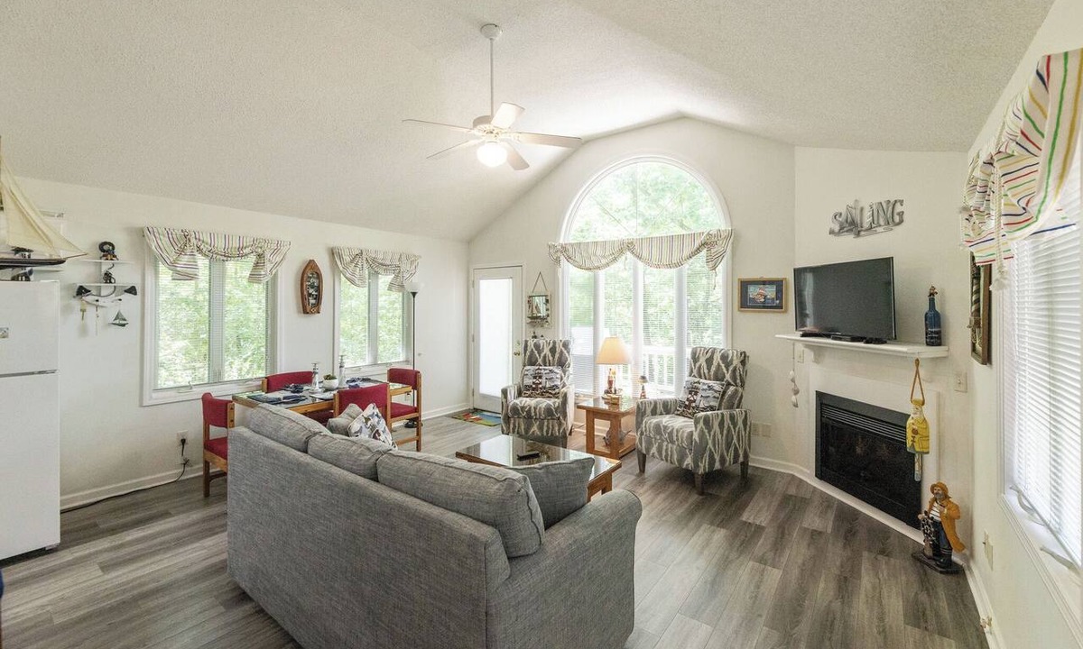 Grand Rivers Condo | One Bedroom Bayside Condo