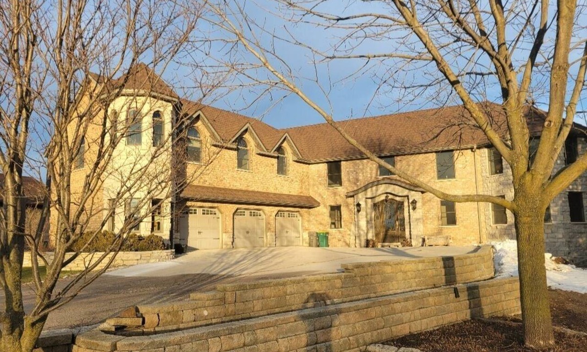 Van Dyne House | one-of-a-kind Tuscany-inspired retreat on the shores of Lake Winnebago