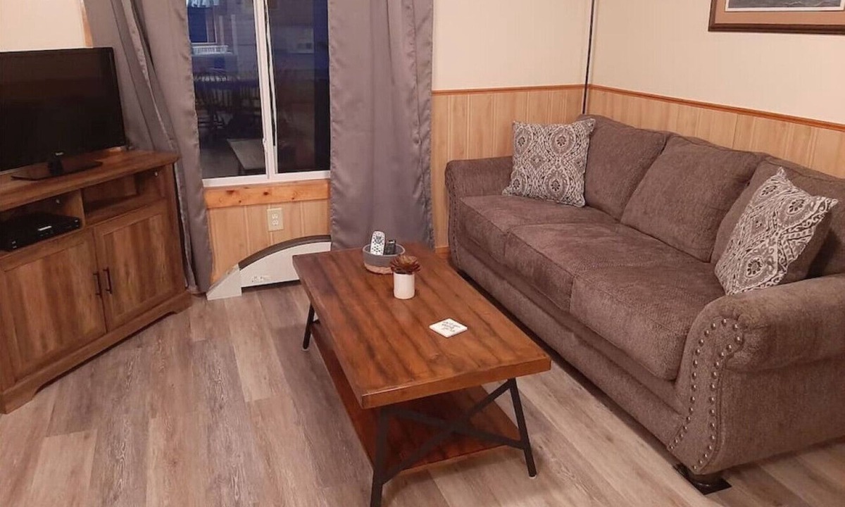 Au Train Apartment | Ontario @ Kimar`s Resort Lk SUP