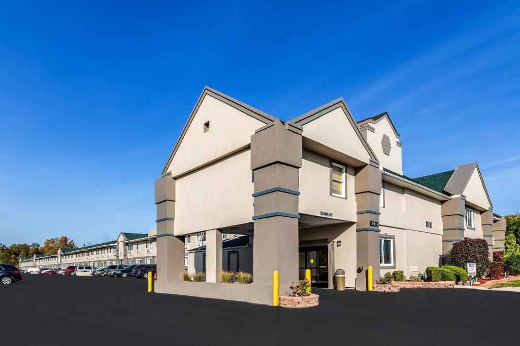 Romulus Hotel | Park Inn by Radisson, Detroit Metro Airport