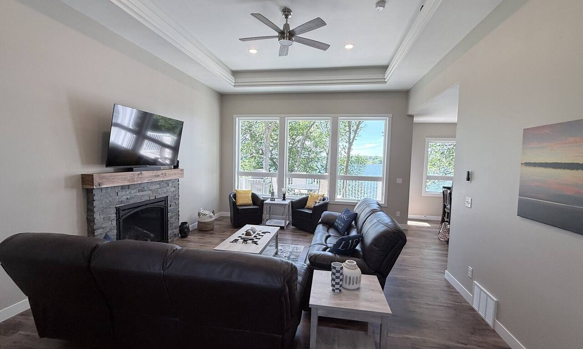 Perham House | Paul Lake Escape - New 4 Bedroom Lake Home