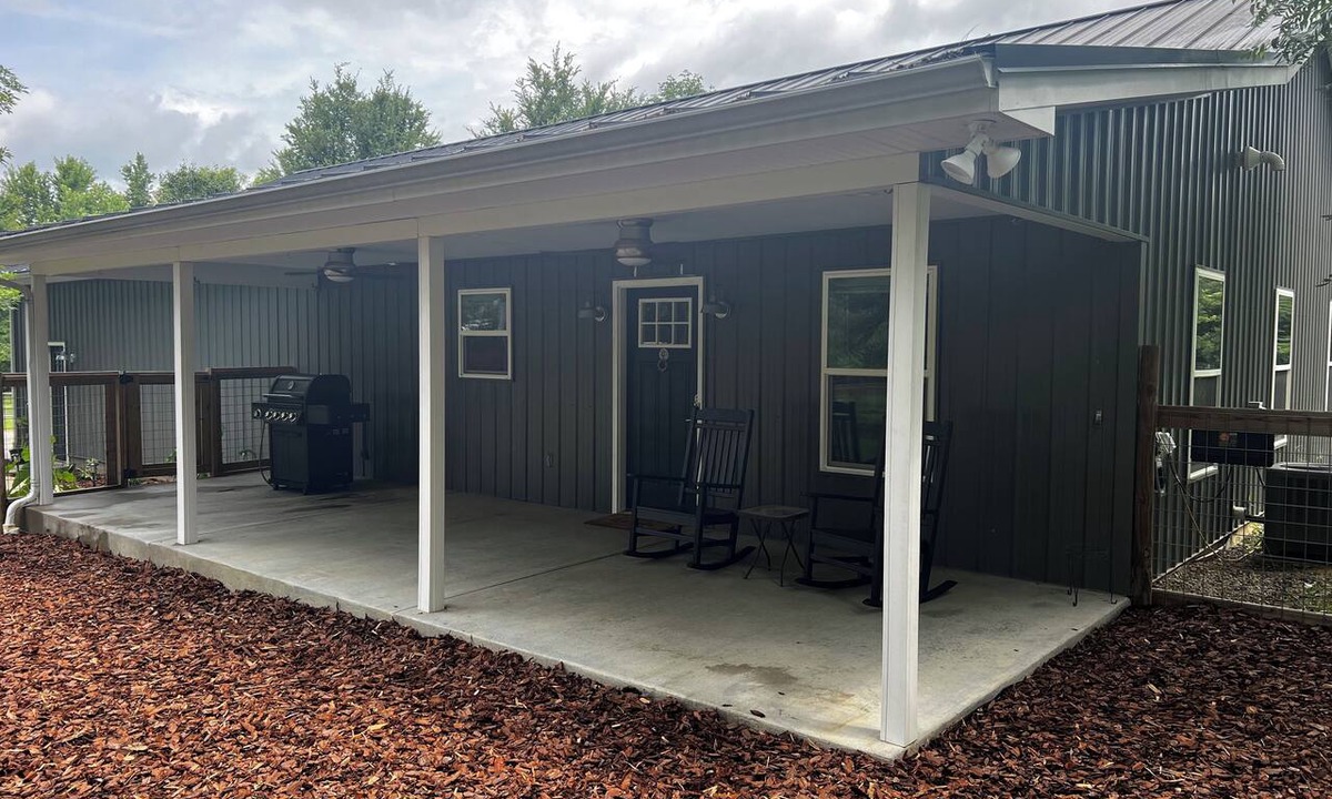 Richardsville Cottage | Peaceful Country Cottage on 14 Acres - 10 Minutes to Bowling Green