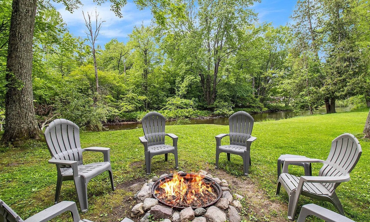 Branch House | Peaceful Pere Marquette River Retreat
