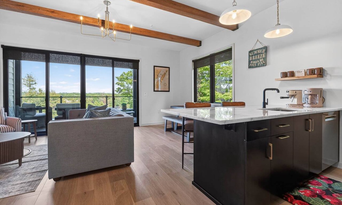 Sister Bay Condo | Pearl Of Sister Bay Luxury Downtown Condo