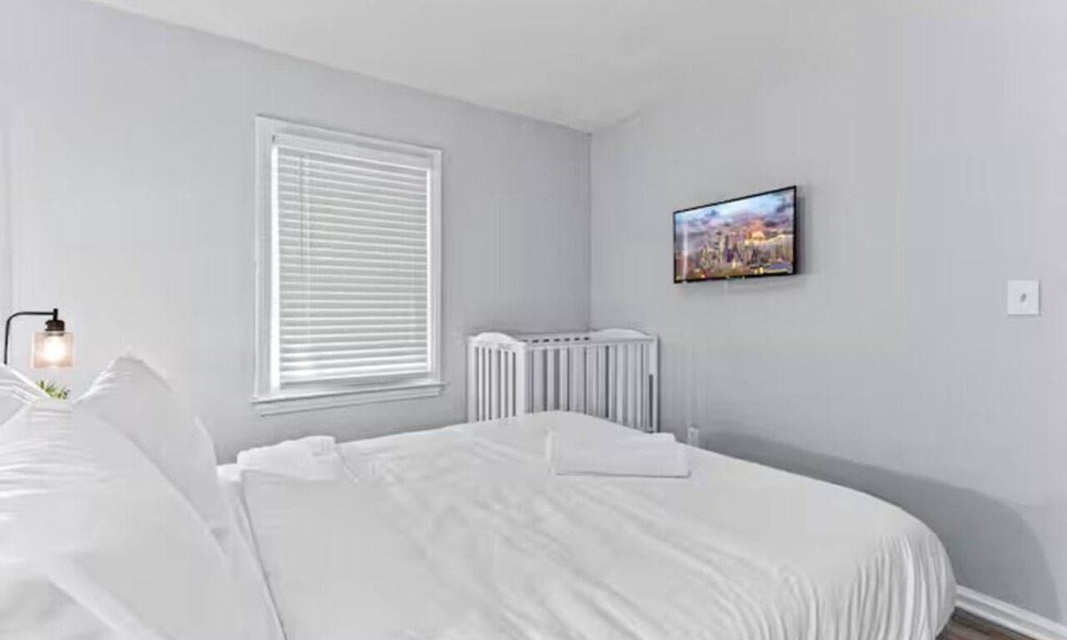 Ecorse House | Perfect 4-bedroom house with AC in pleasant Ecorse