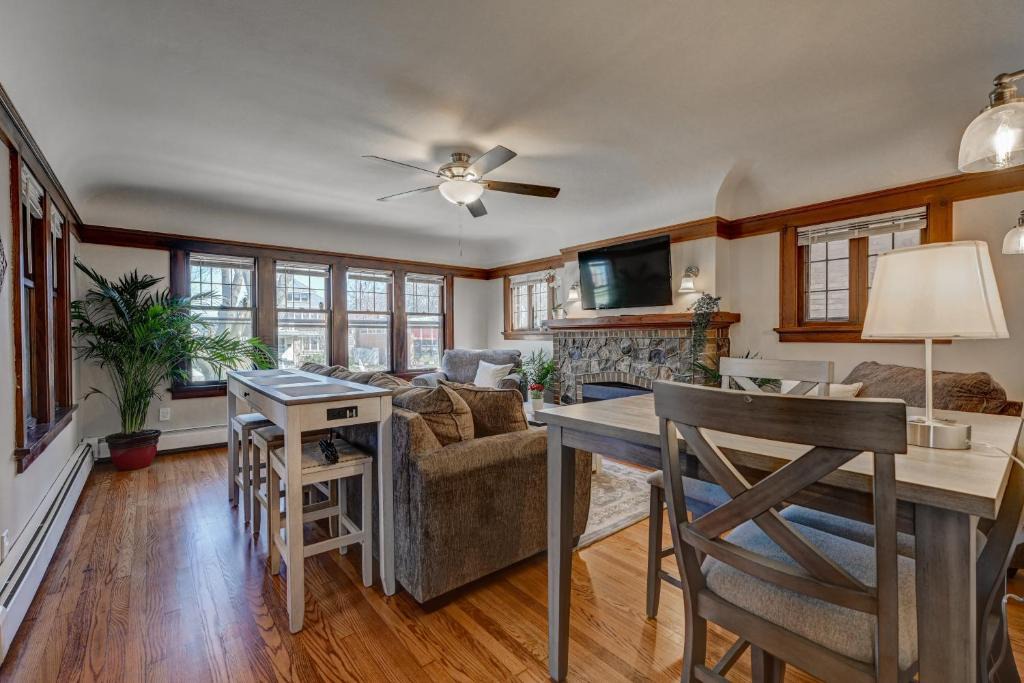 Bay View Apartment | Pet-Friendly Haven: Near Parks + 5 Min to Downtown