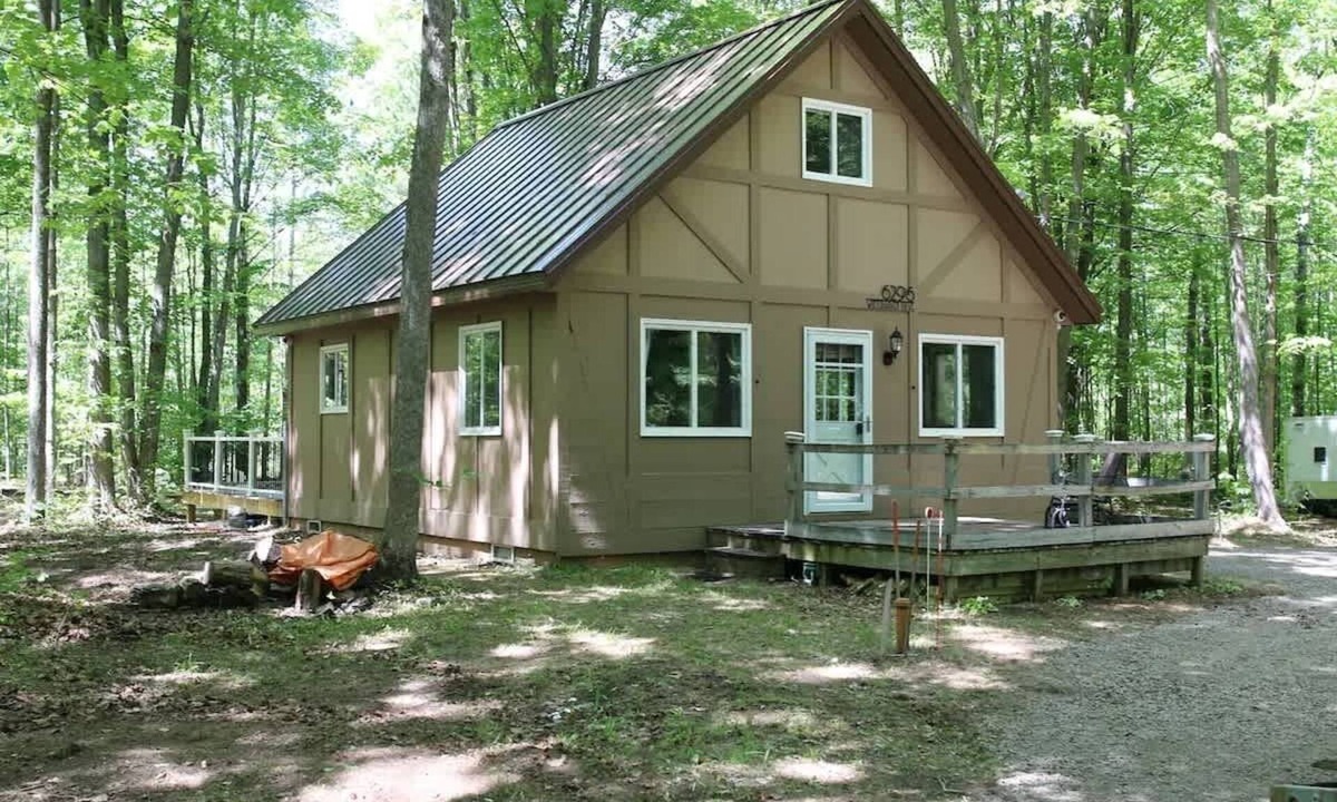 Elmira Ski Chalet | Pet-Friendly Cabin | Pool, Lakes & Golf