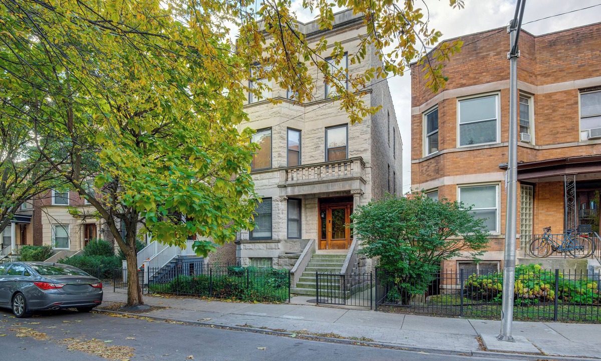 Wrigleyville House | Pet-Friendly w/Pool Table: Walk to Wrigley Field