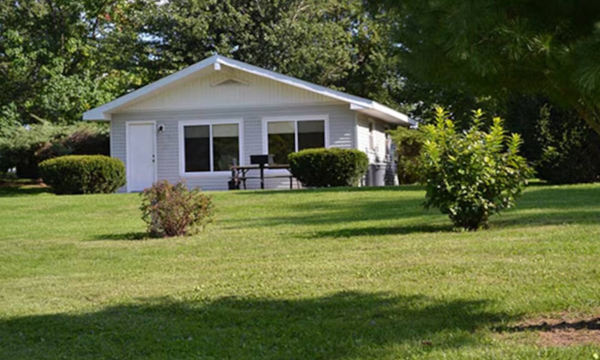 Pittsfield Cottage | Pine Lakes Outdoor Adventure | Cabin Stay w/Waterpark Access
