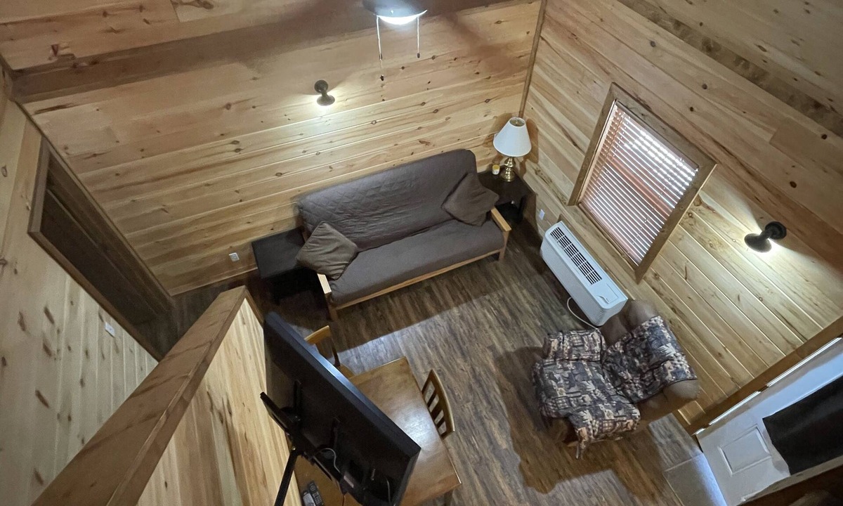 Van Buren Cabin | Pine Perfect Cabin on the edge of town only 1/2 mile from Current River!