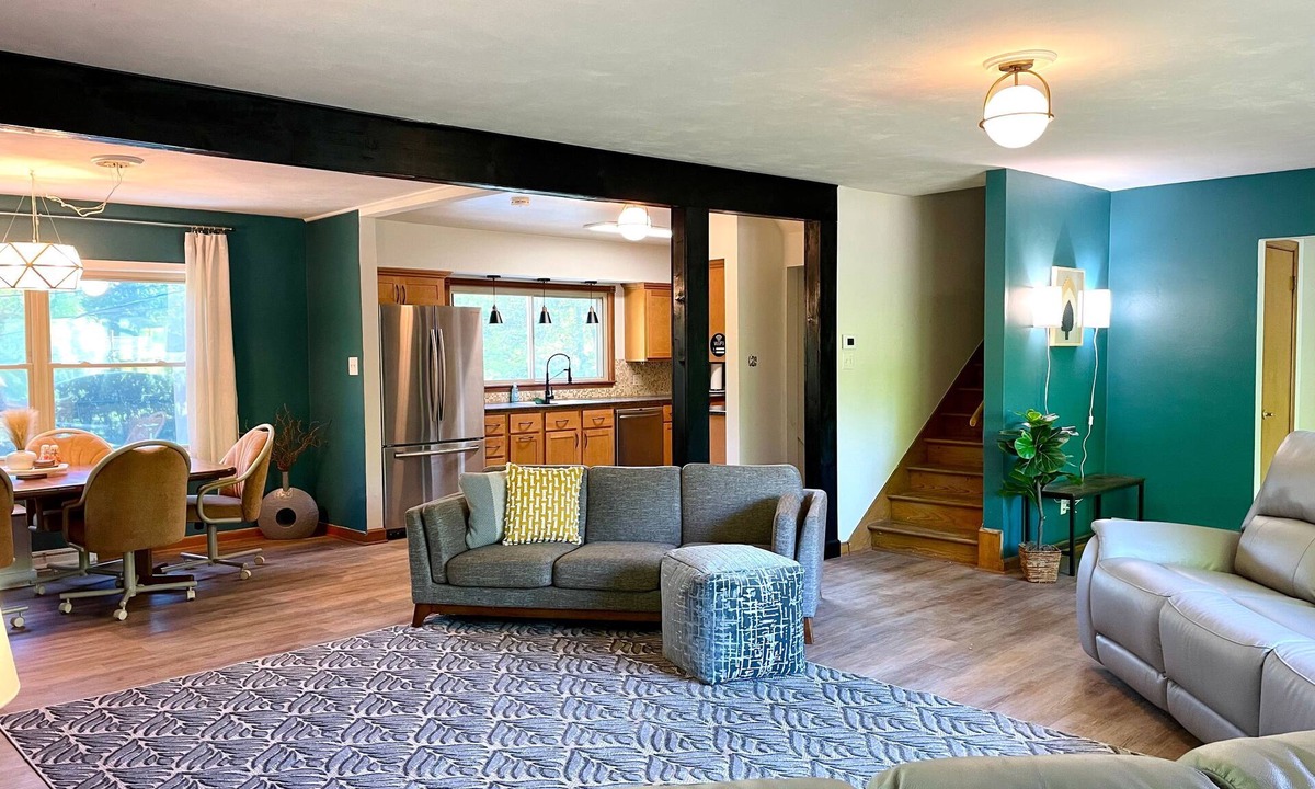 Keller Park House | Pool Kayaks Hot Tub Game Rooms Sleeps 16