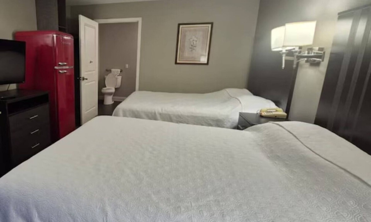 Merrillville Hotel | Practical Stay in Merrillville w/Free Parking | Albanese Candy Factory – 1mi