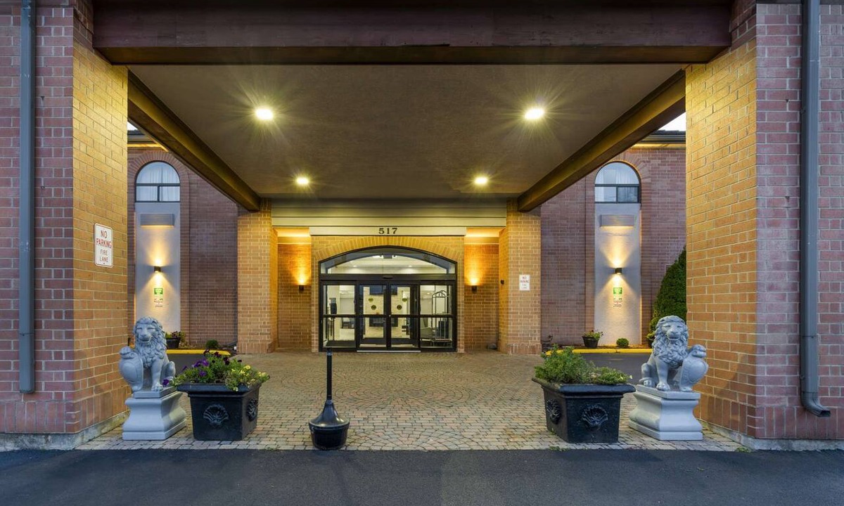 Mundelein Hotel | Prime Mundelein Stay + Free Breakfast & Parking