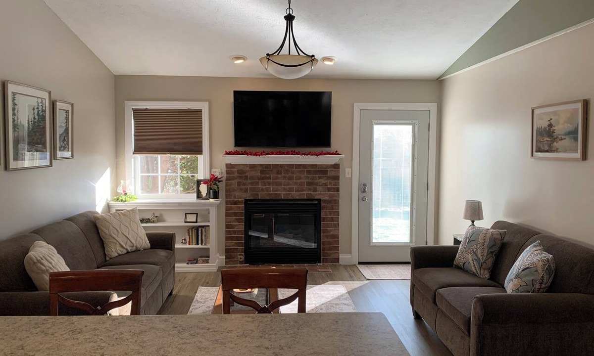 Chatham Condo | Pristine 2BR Townhome -Elevated Comfort in Charming Chatham