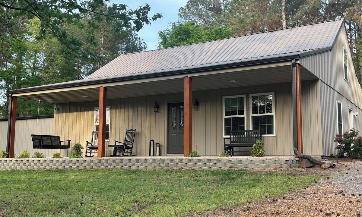 Hardin Cabin | Private 3-Bedroom Cabin with Hot Tub, Spacious Covered Parking & Dog-Friendly