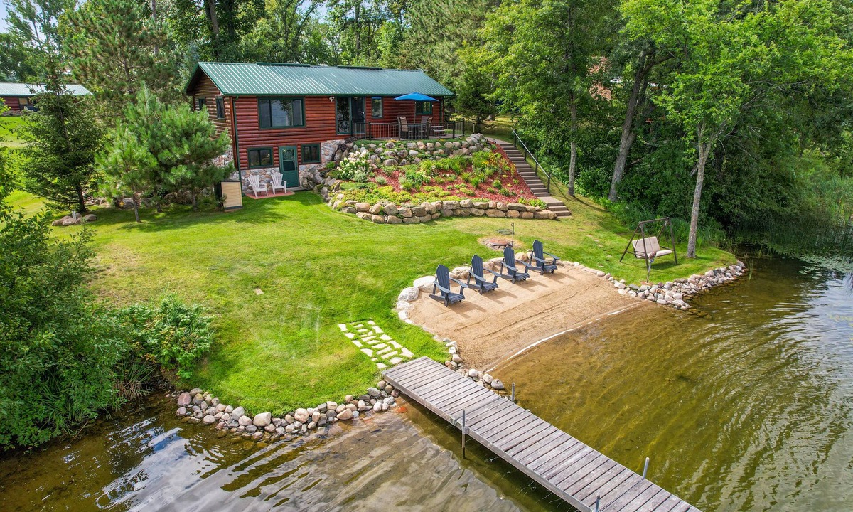 Nisswa Cabin | PRIVATE BEACH + GULL LAKE CHAIN + SHOP NISSWA + LILY PAD + GAME ROOM