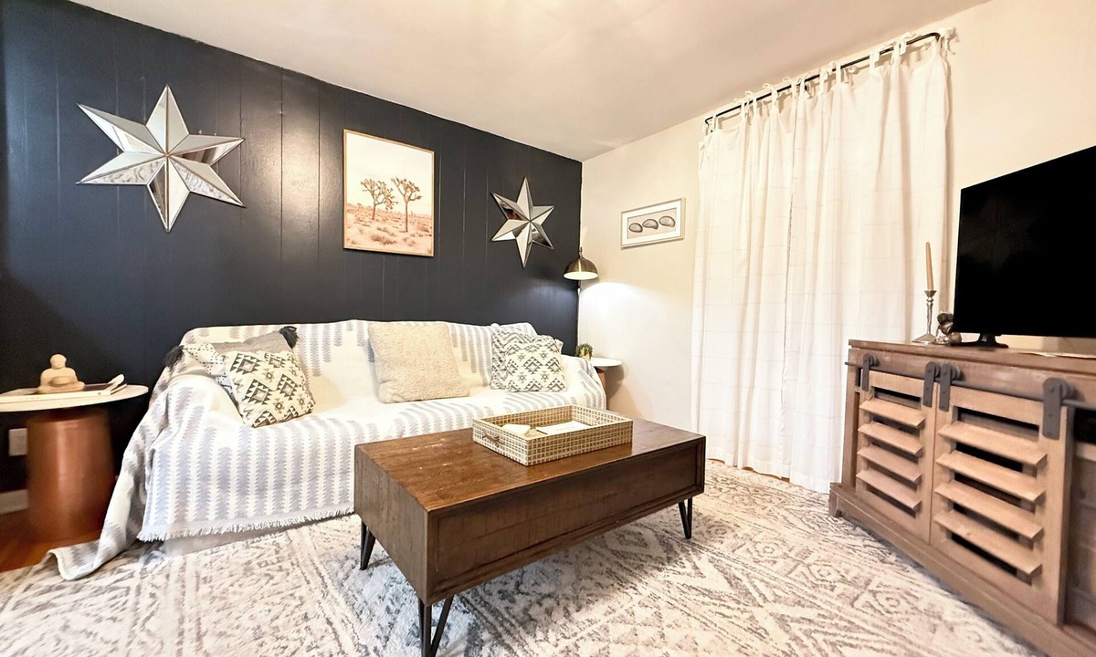 Folsom House | PRIVATE Cleveland St. Cottage~Walk Folsom Village