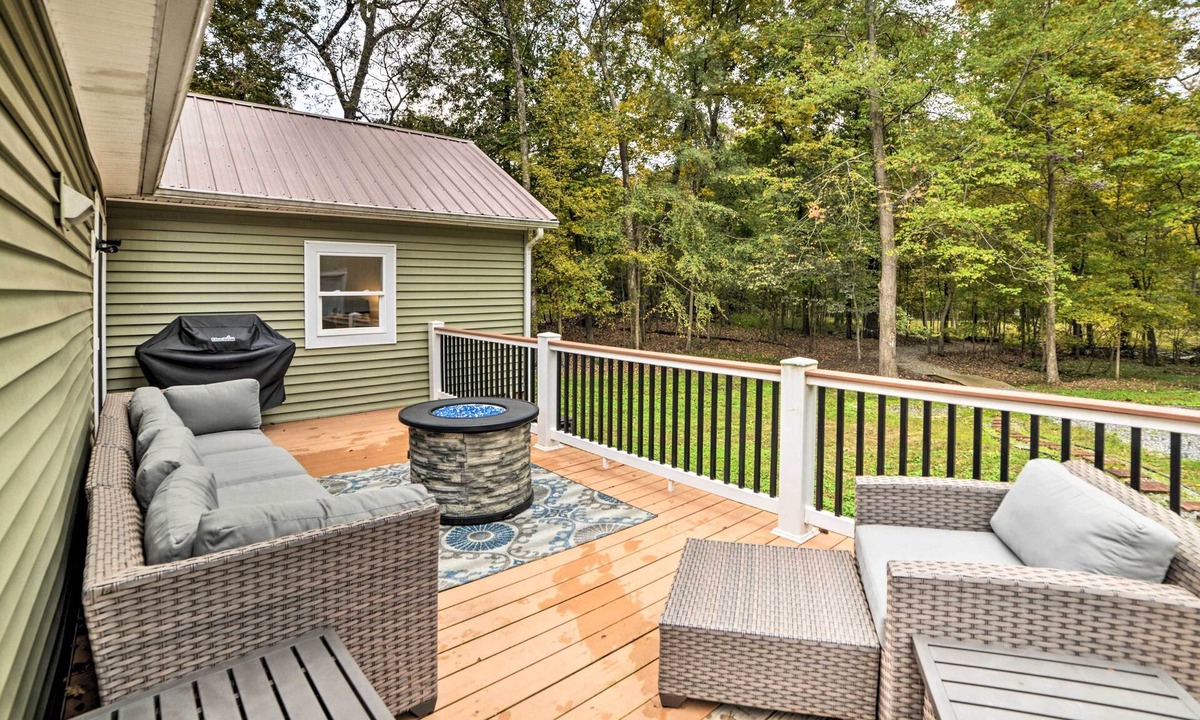 Benton House | Private Dock & Lake Access: Benton Family Home