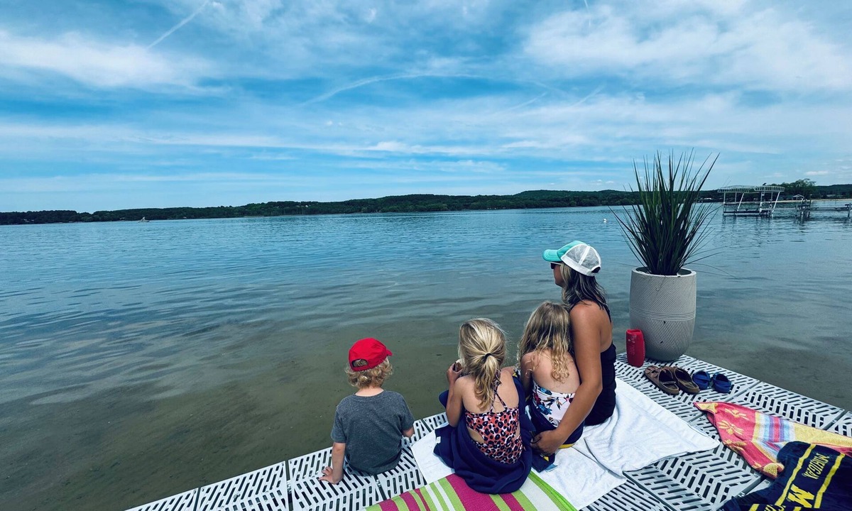 East Jordan House | Private DOCK Lake Charlevoix/Pontoon Boat & Golf-Cart/RV Parking/Sleeps 14