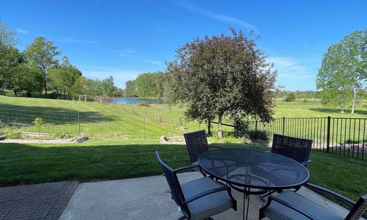 St. Peters House | Private Entry Basement Suite Pond & Farm View Pet Friendly St Peters