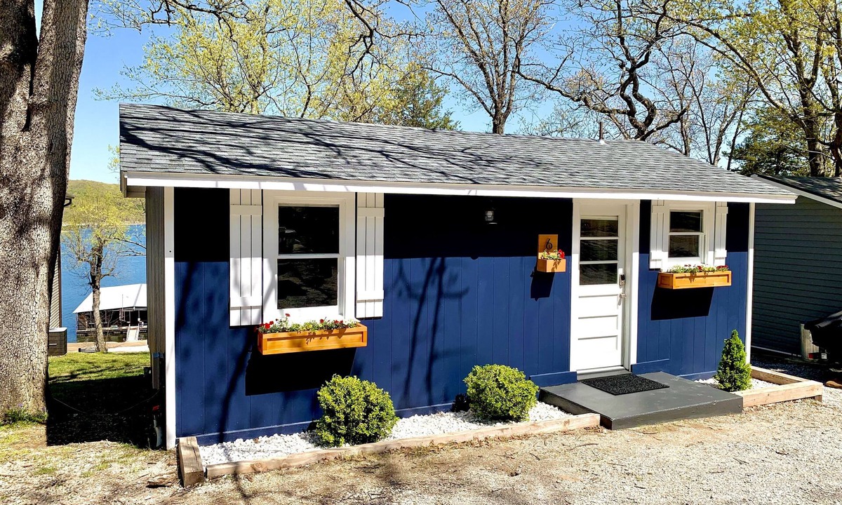 Kimberling City Cabin | Private Hot Tub and Fire Pit with views of Table Rock Lake! Cozy and Quiet Cabin