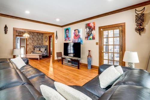 Lansing House | Private Hot Tub & Patio! Chicagoland Extended Stay