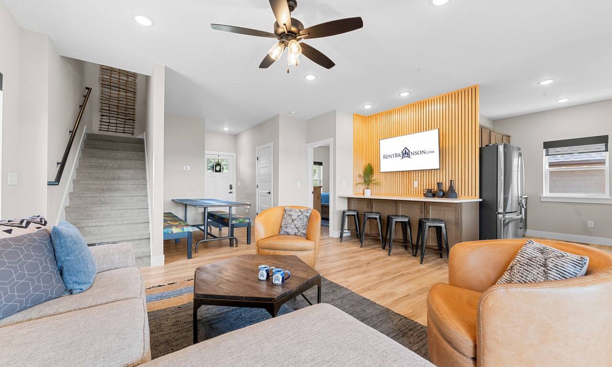 Kimberling City House | Private Hot Tub & Outdoor Fireplace/TV with Table Rock Views, Pools & Free Tickets