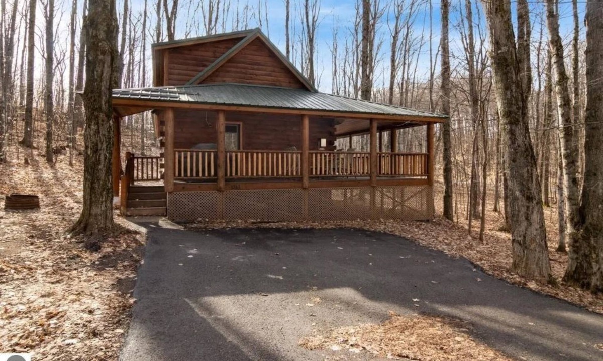Bellaire Cabin | Private Wooded Log Cabin Near Shanty Creek Resorts -Four Season Adventure Awaits