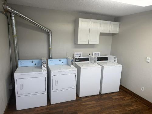Madison Heights Hotel | Red Roof Inn Detroit - Royal Oak/Madison Heights
