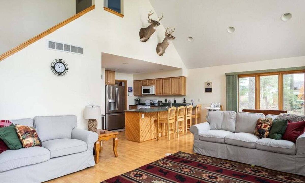 Kalkaska House | 🌅 Relax & Explore | Waterfront Crawford Lake Cottage - 4878