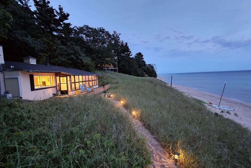Montague House | Relax on Lake Michigan at Reagan's Landing