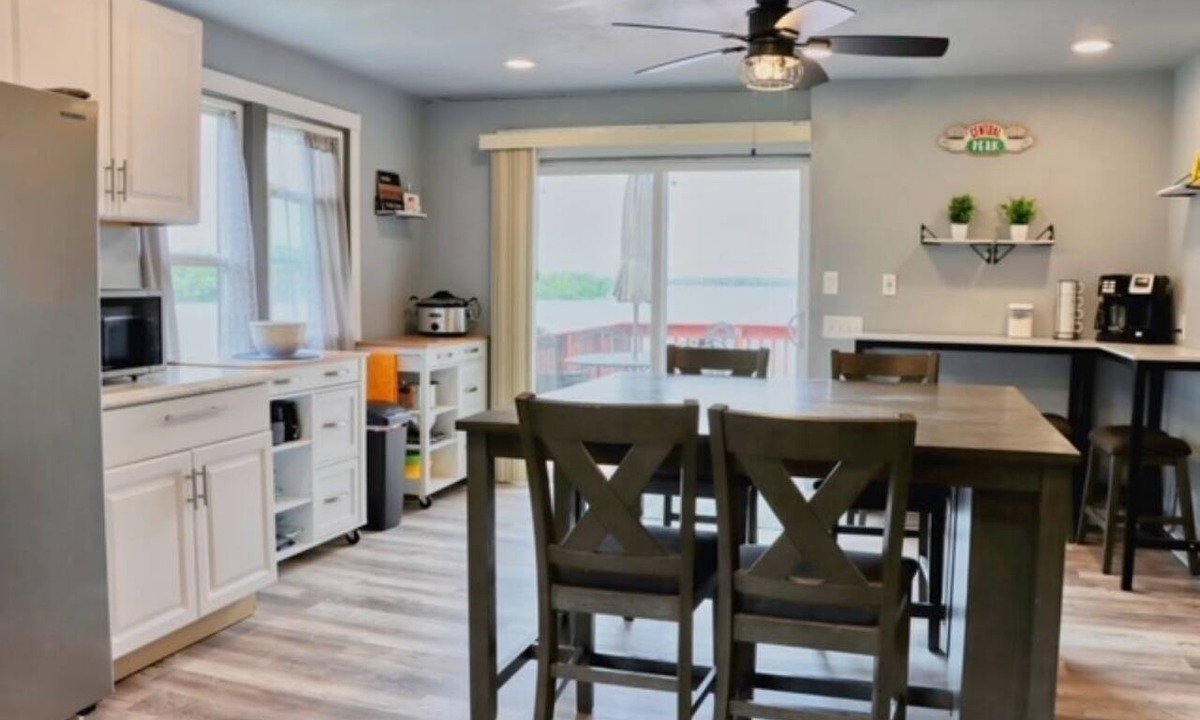 Stoughton House | Relaxi-Cabin. On the water! Beautiful sunrises and fun place to relax!