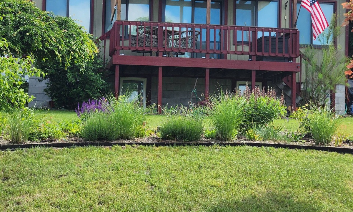 Beulah House | Relaxing Crystal Lake Cottage Retreat - Minutes to the Beach, & Downtown Beulah