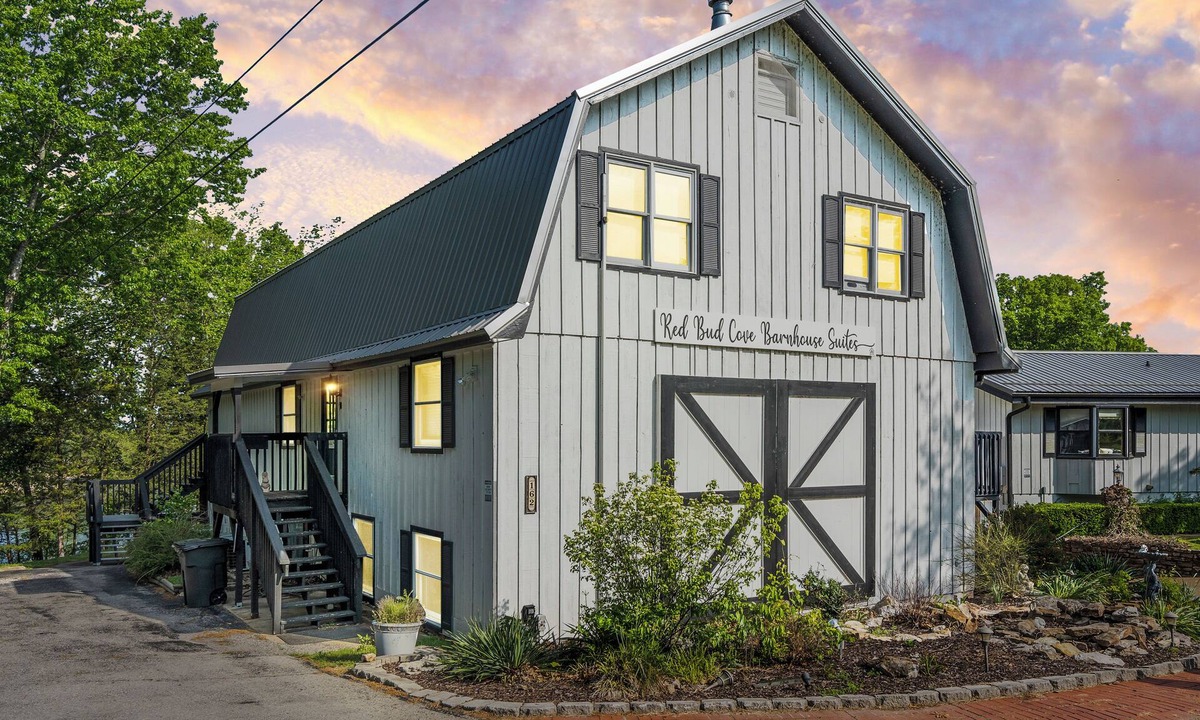 Big Cedars House | Relaxing Lakefront King Suite Near Big Cedar, Deck, Full Kitchen Shared Hot Tub & Free Tickets