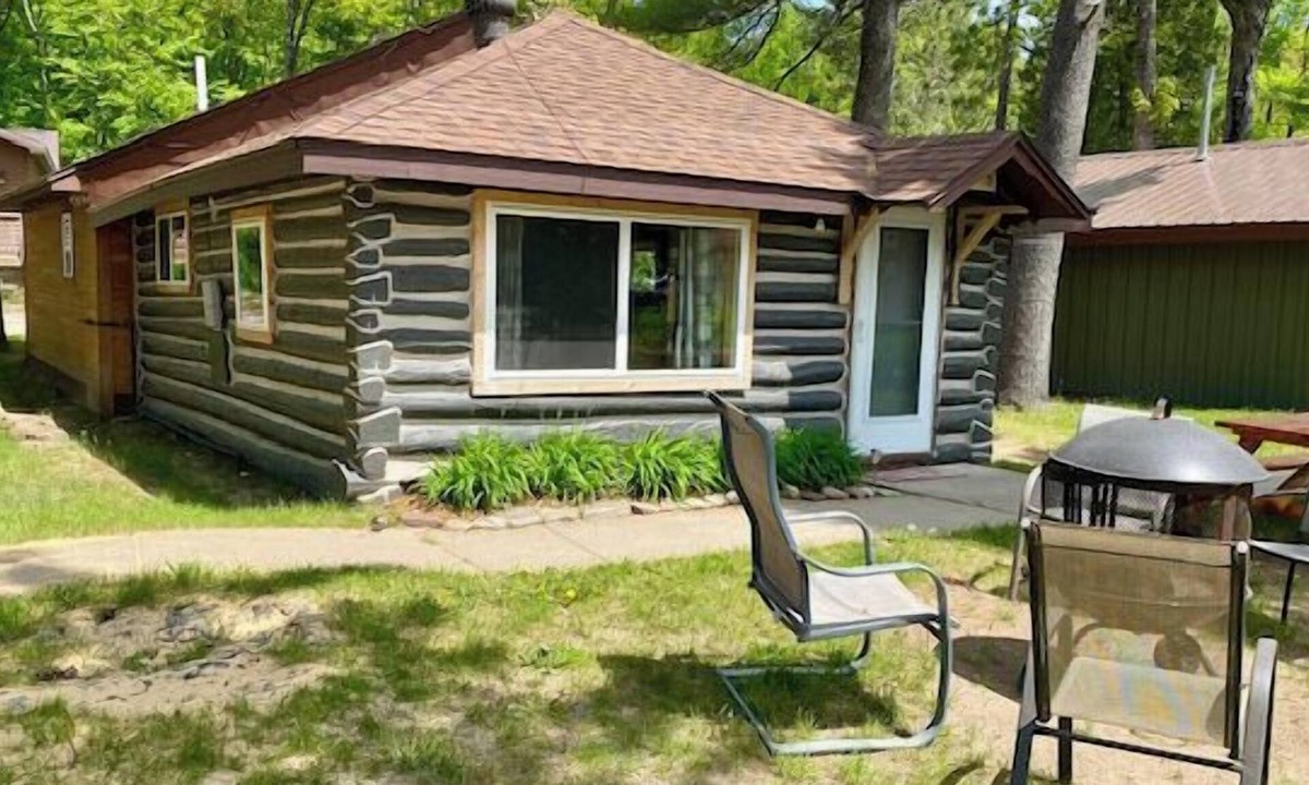 Au Train Cabin | Renovated Log cabin at AuTrain Lake