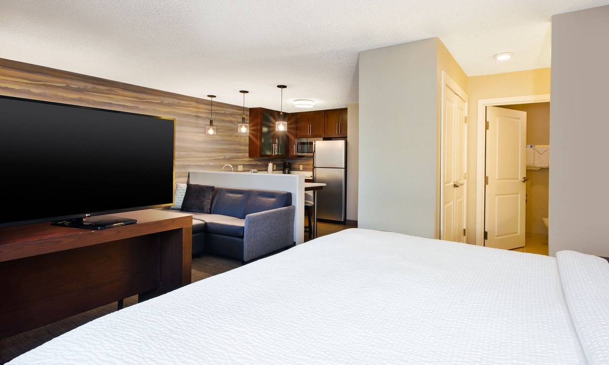 Thurston Hotel | Residence Inn by Marriott Ann Arbor North