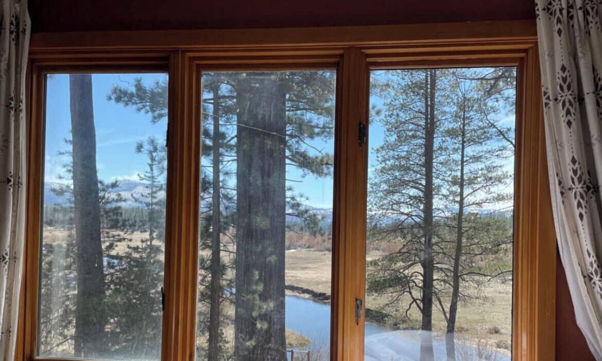 Sierra Tract House | River Home 2-bed House on river Dog Friendly + Loft
