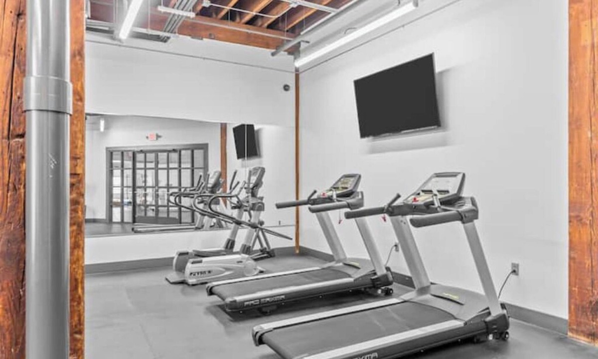 Mitchell Apartment | Riverfront DWTN Loft W/D Gated Parking