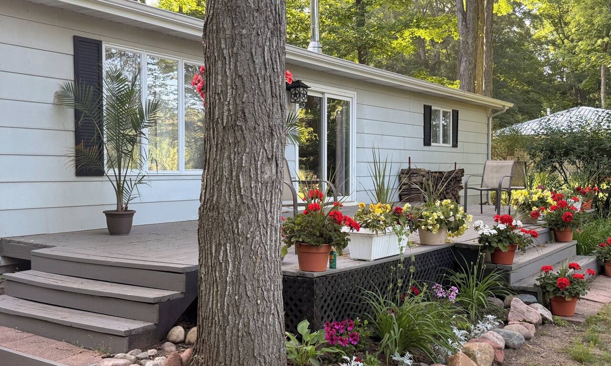 Paris House | Riverfront escape at Q’s River Place, a 3 bedroom year round getaway