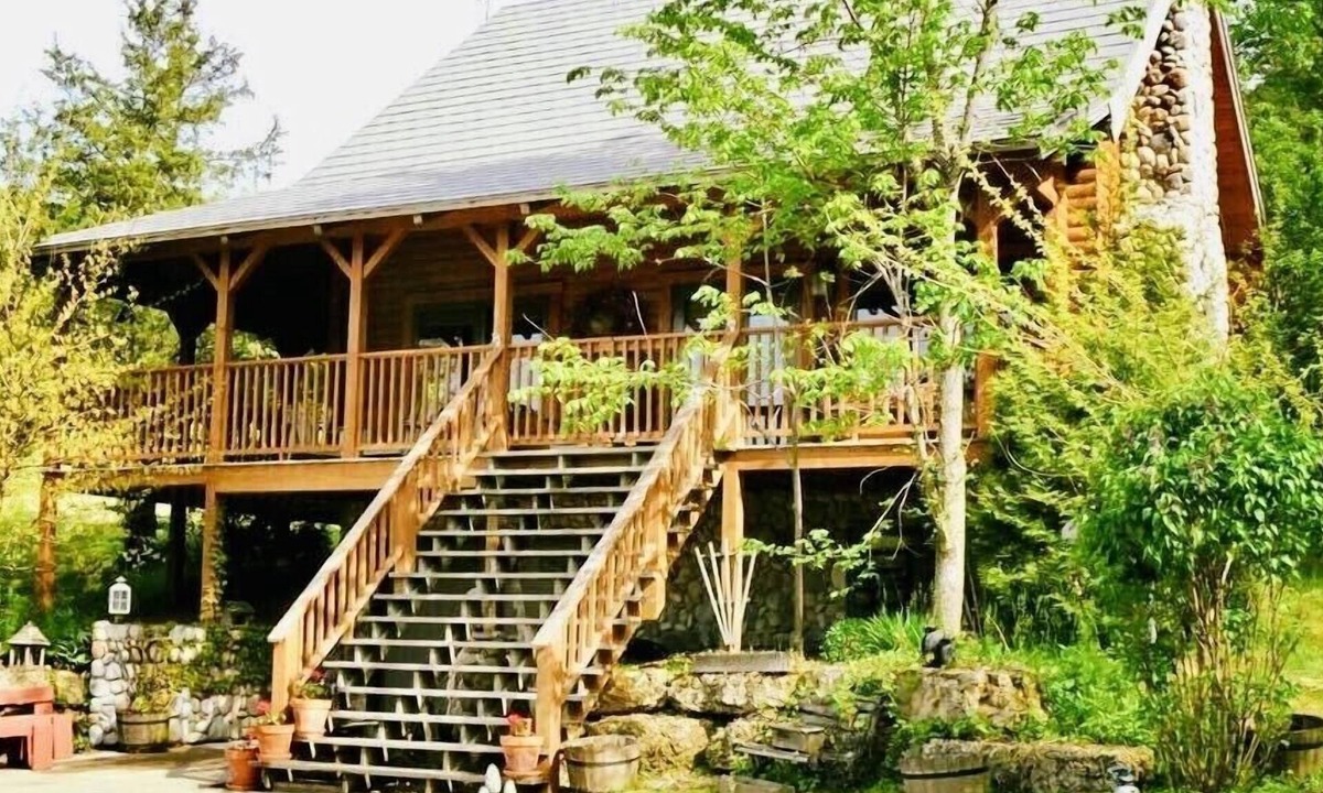 Hanover Cabin | Rocky Waters Estate, Hanover IL - Fisherman’s Cabin