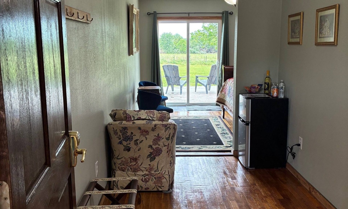 St. James House | Romantic 1-bedroom, 1-bathroom bed & breakfast at charming Winery in St. James