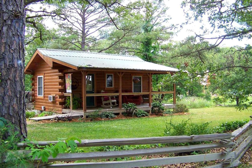 Steelville Cabin | Romantic Cabin Rental for Two with a Private Hot Tub near St. Louis, Missouri